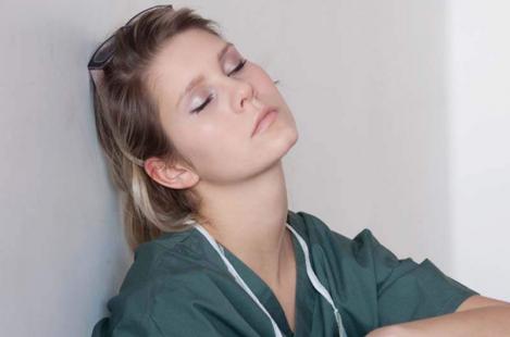 soignante infirmière fatigue
