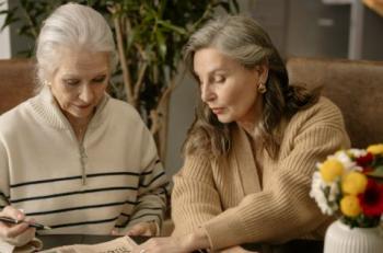 Alzheimer : 9 aidants sur 10 ne détiennent pas le statut d’aidant familial